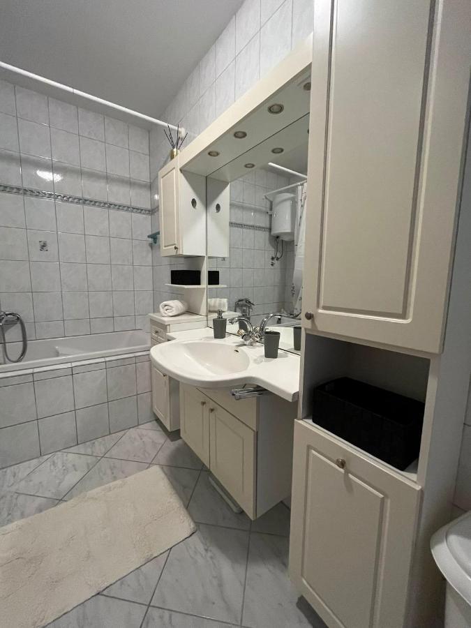 Apartman Vanda Оміш Екстер'єр фото