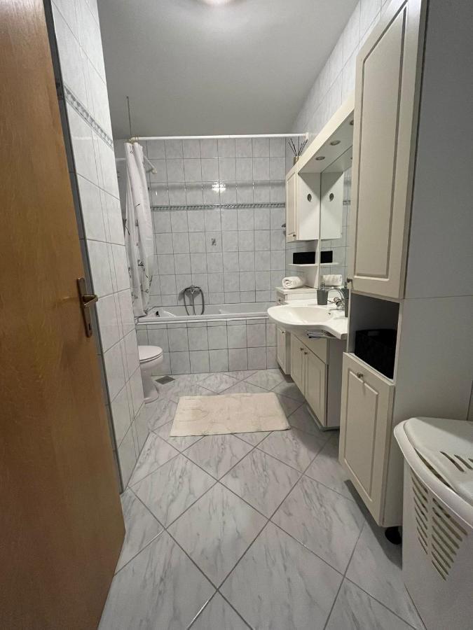 Apartman Vanda Оміш Екстер'єр фото